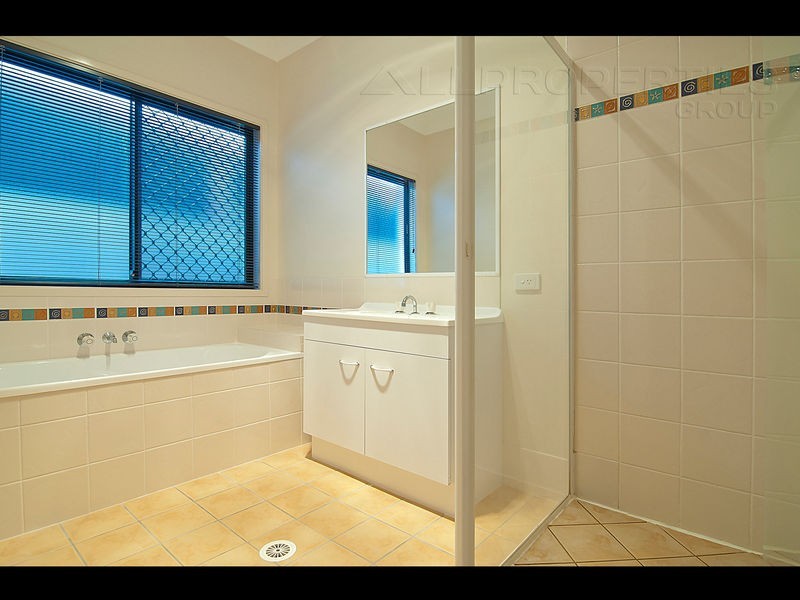 11 Gilberton Crescent, Forest Lake QLD 4078