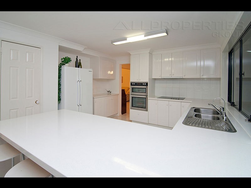 76 Sunflower Crescent, Calamvale QLD 4116