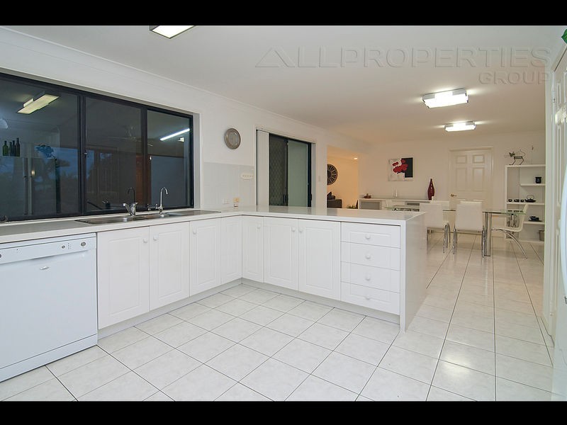 76 Sunflower Crescent, Calamvale QLD 4116