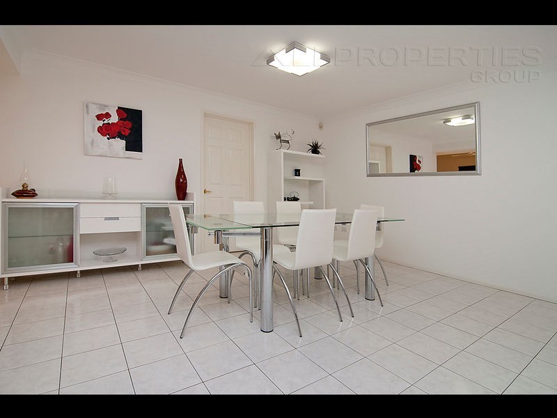 76 Sunflower Crescent, Calamvale QLD 4116