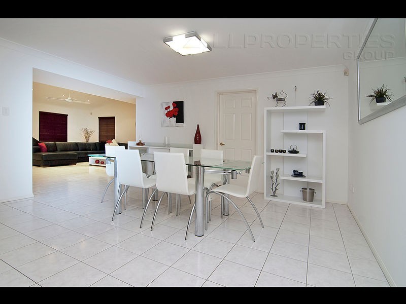 76 Sunflower Crescent, Calamvale QLD 4116