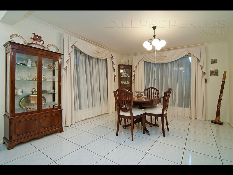 76 Sunflower Crescent, Calamvale QLD 4116