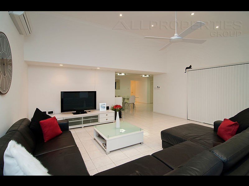 76 Sunflower Crescent, Calamvale QLD 4116