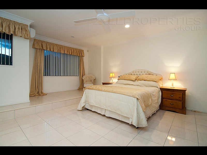 76 Sunflower Crescent, Calamvale QLD 4116