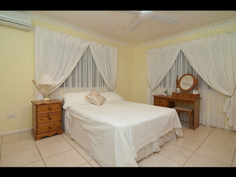 76 Sunflower Crescent, Calamvale QLD 4116