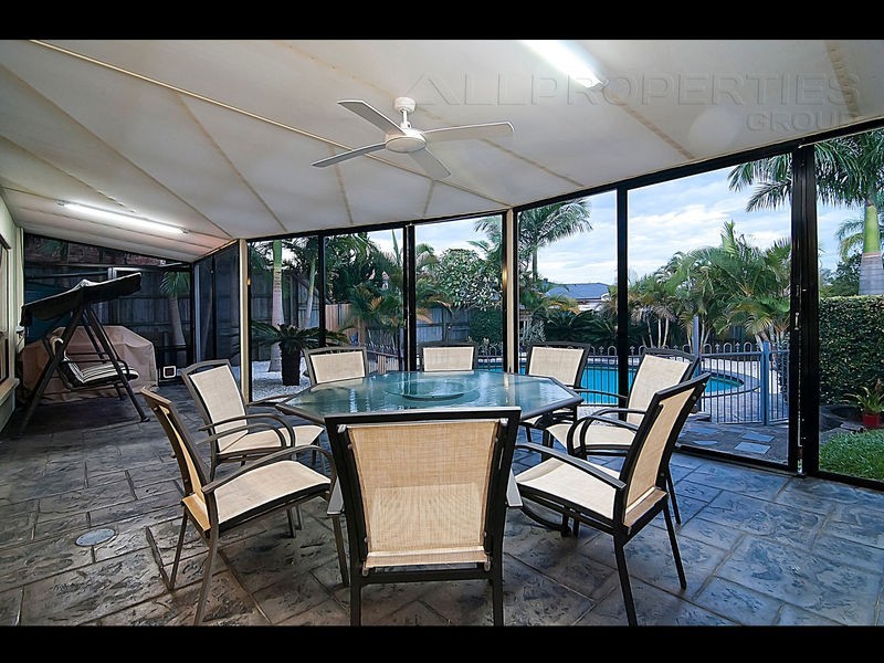 76 Sunflower Crescent, Calamvale QLD 4116