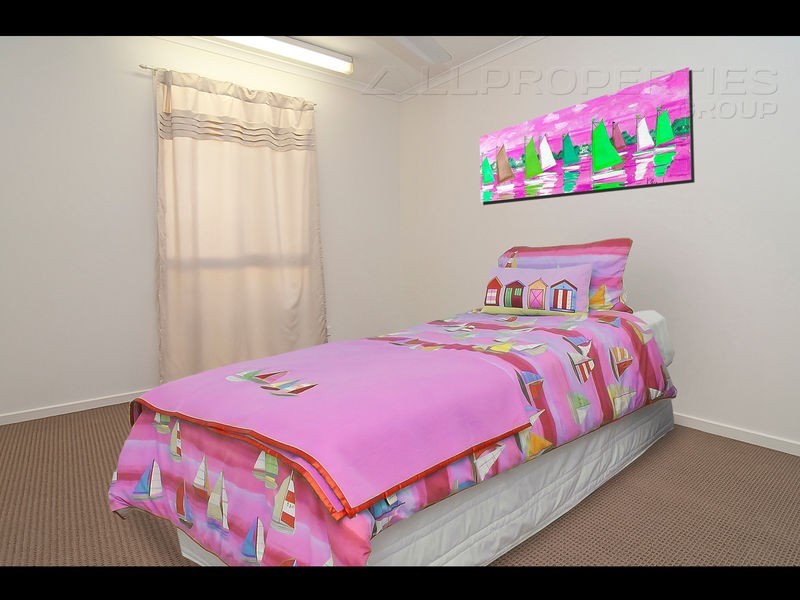 21 Burrinjuck Drive, Coombabah QLD 4216