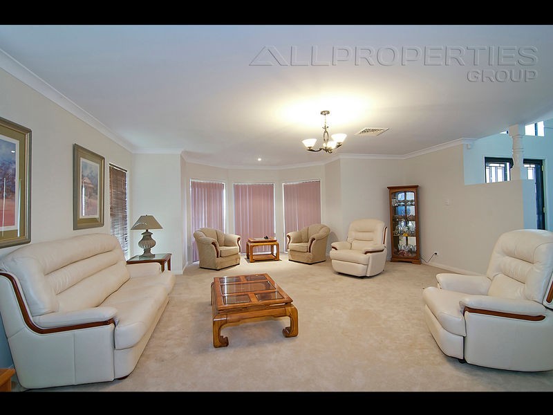11-17 Creekside Ct, Forestdale QLD 4118