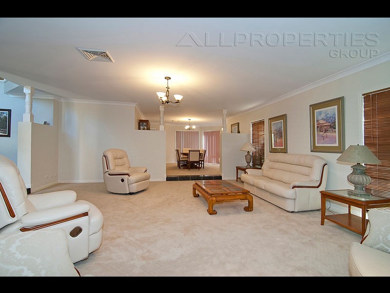 11-17 Creekside Ct, Forestdale QLD 4118