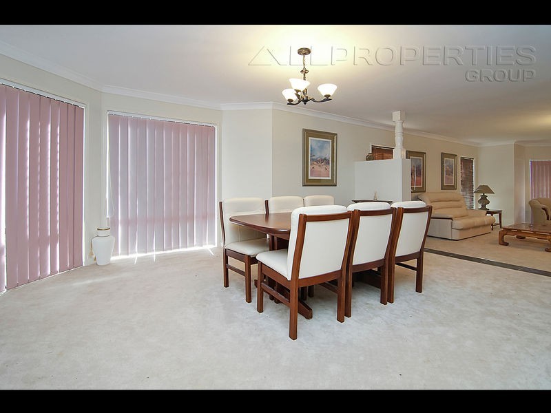11-17 Creekside Ct, Forestdale QLD 4118
