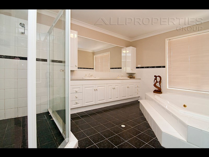 11-17 Creekside Ct, Forestdale QLD 4118