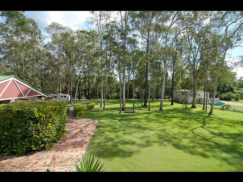 57 Paradise Rd, Forestdale QLD 4118