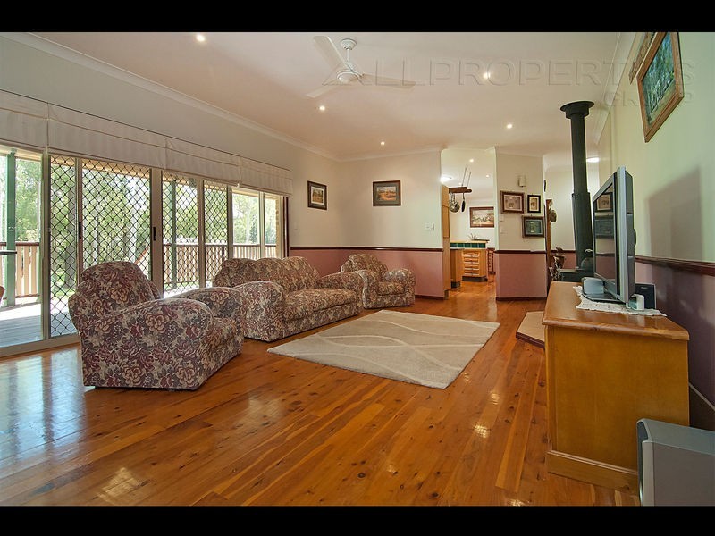 57 Paradise Rd, Forestdale QLD 4118