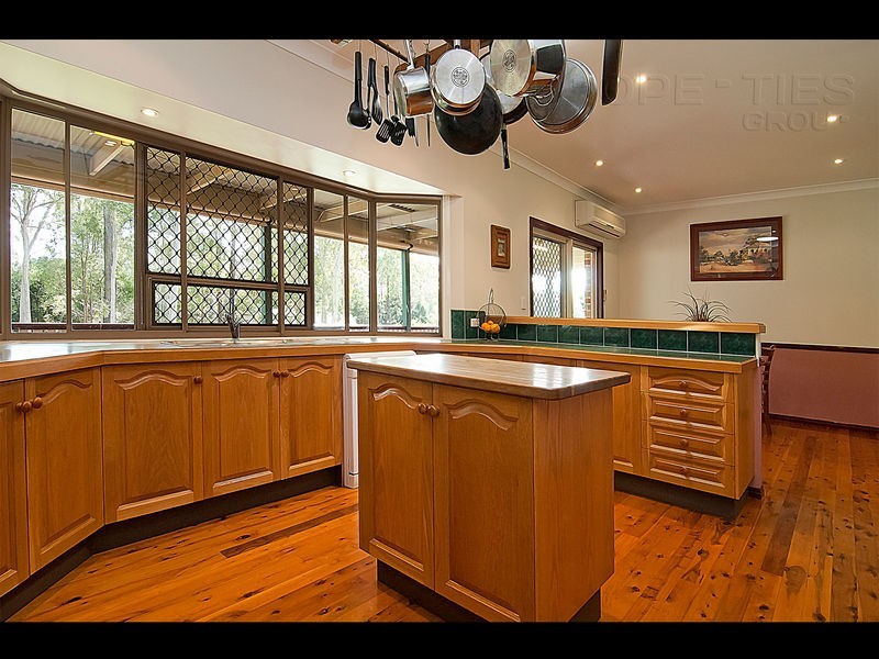 57 Paradise Rd, Forestdale QLD 4118