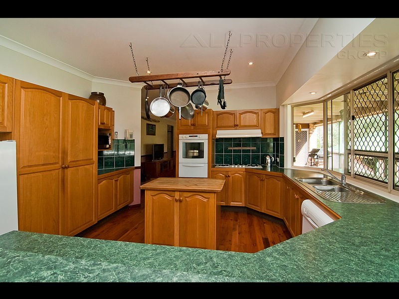 57 Paradise Rd, Forestdale QLD 4118