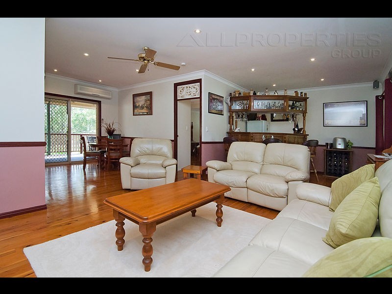 57 Paradise Rd, Forestdale QLD 4118