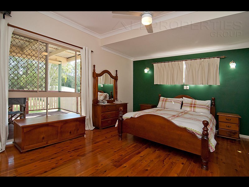 57 Paradise Rd, Forestdale QLD 4118
