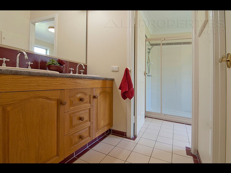 57 Paradise Rd, Forestdale QLD 4118