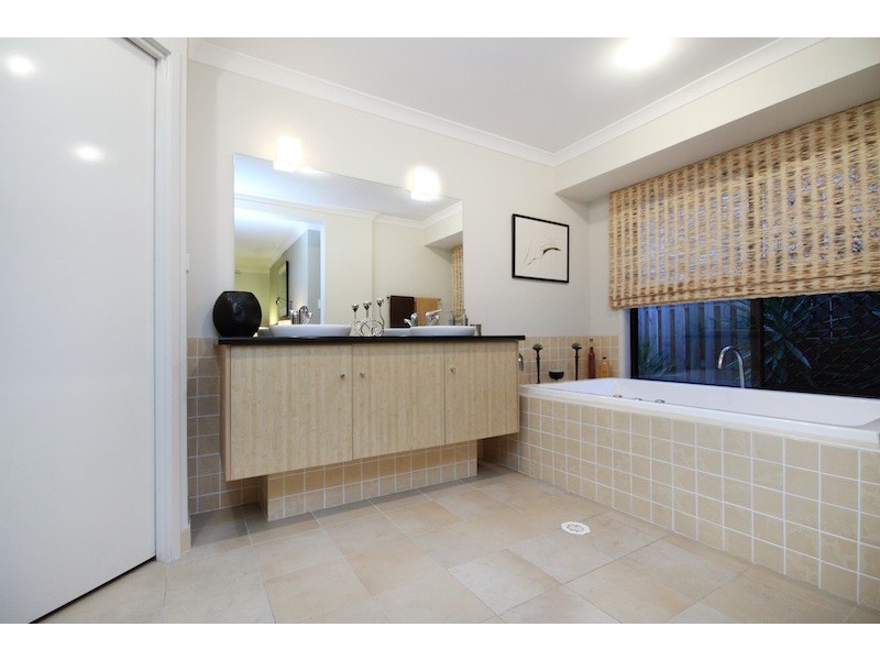 4 Unley Place, Forest Lake QLD 4078
