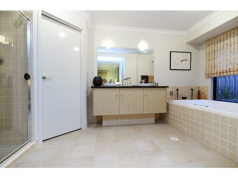 4 Unley Place, Forest Lake QLD 4078