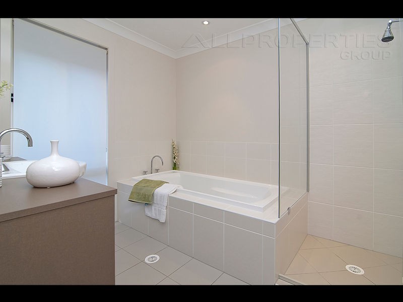 63 Jarvis Road, Waterford QLD 4133