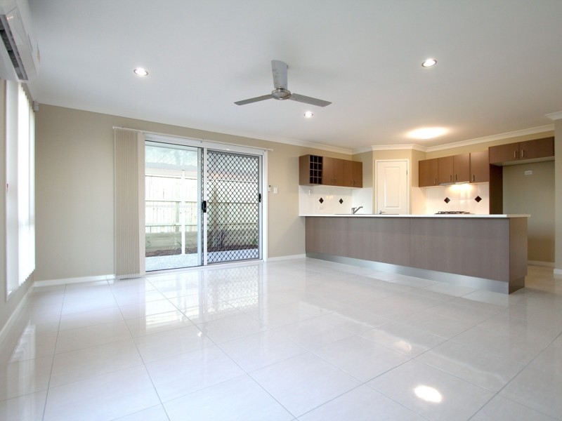 21 Honeypot Avenue, Springfield Lakes QLD 4300