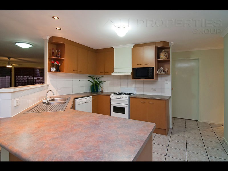 14 MAJESTIC COURT, Regents Park QLD 4118