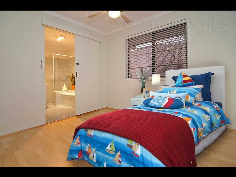 14 MAJESTIC COURT, Regents Park QLD 4118