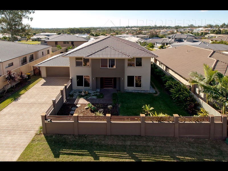 15 Roland St, Parkinson QLD 4115