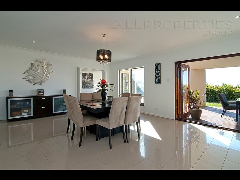 15 Roland St, Parkinson QLD 4115