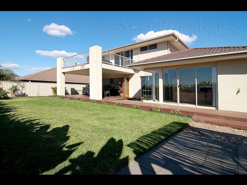 15 Roland St, Parkinson QLD 4115