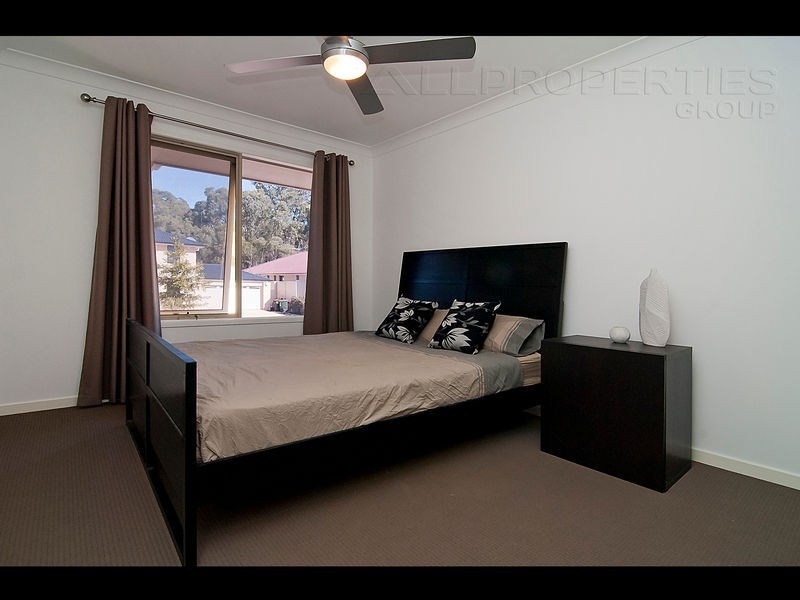 15 Roland St, Parkinson QLD 4115