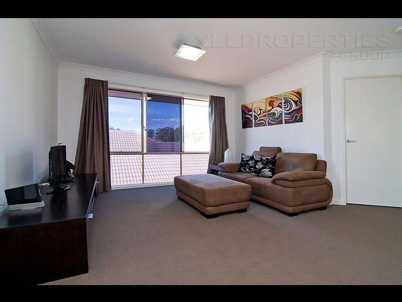 15 Roland St, Parkinson QLD 4115