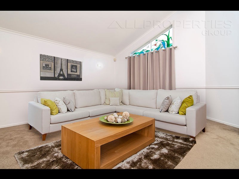 57 Palmerston Court, Munruben QLD 4125