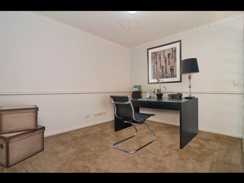 57 Palmerston Court, Munruben QLD 4125