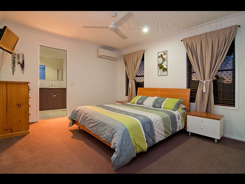 30 Equinox Street, Berrinba QLD 4117