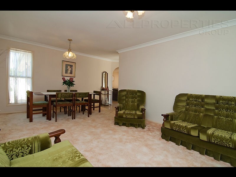 65 Cook St, Forest Lake QLD 4078