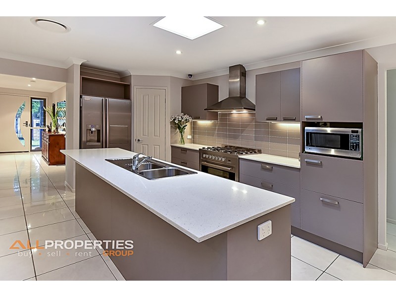 18 Oak Street, Heathwood QLD 4110