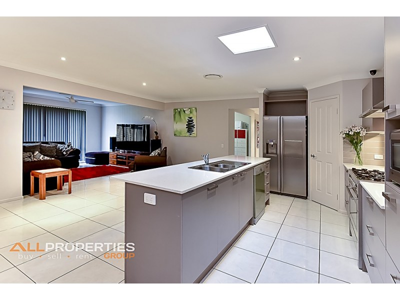 18 Oak Street, Heathwood QLD 4110