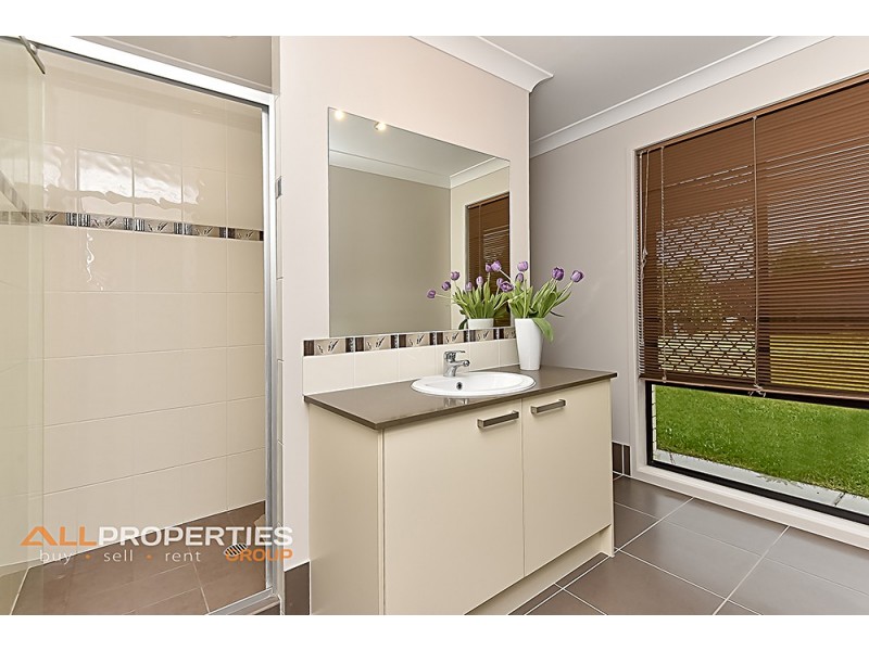 18 Oak Street, Heathwood QLD 4110