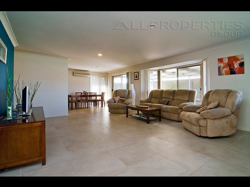 83 Shelduck Place, Calamvale QLD 4116