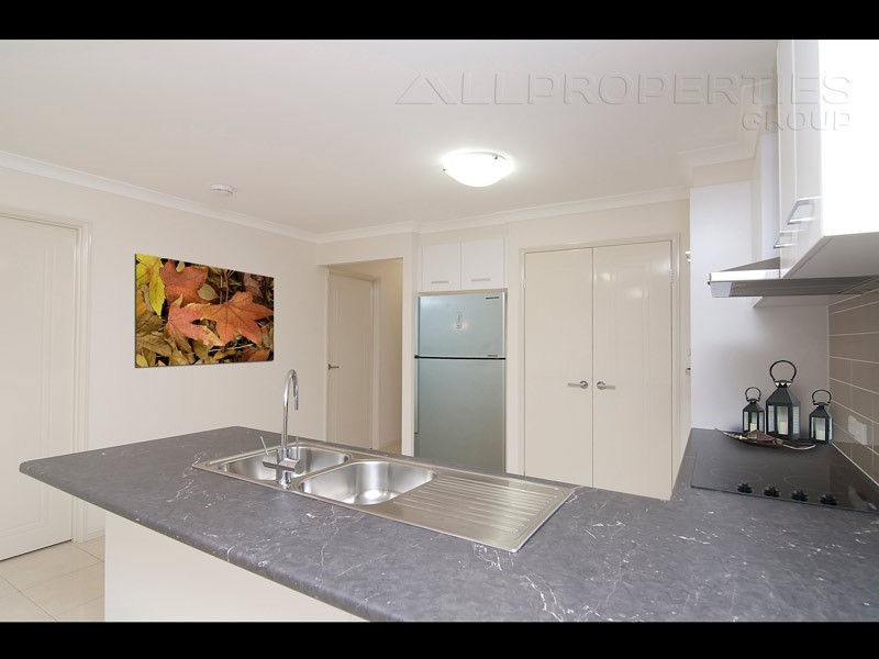 7 Lietzow St, Redbank Plains QLD 4301