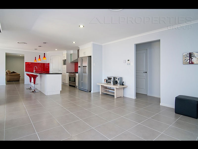 5 Domatia Street, Heathwood QLD 4110