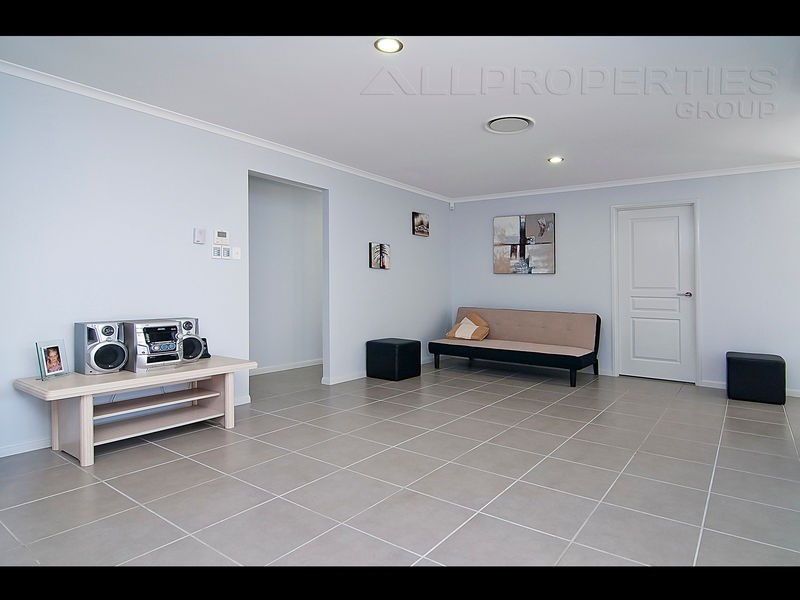 5 Domatia Street, Heathwood QLD 4110