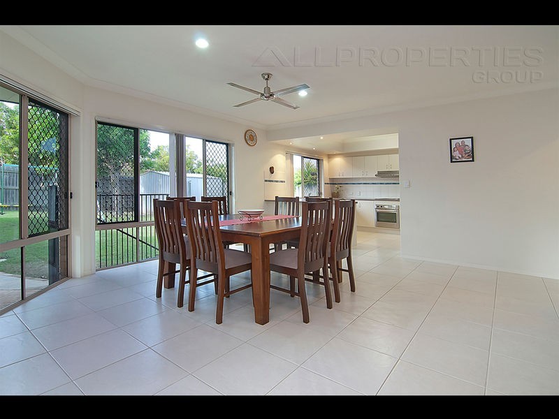 28 Daintree Dve, Parkinson QLD 4115