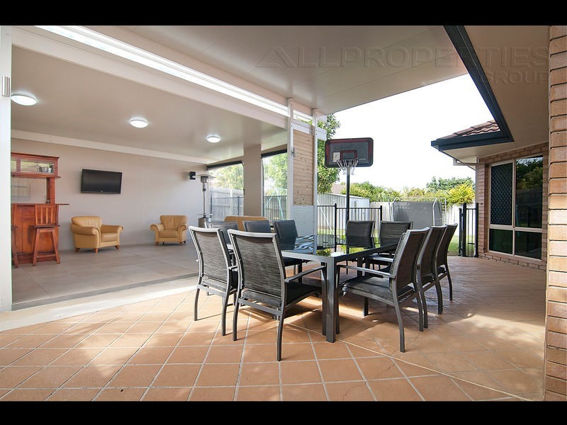 28 Daintree Dve, Parkinson QLD 4115