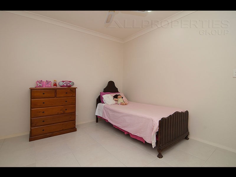 28 Daintree Dve, Parkinson QLD 4115