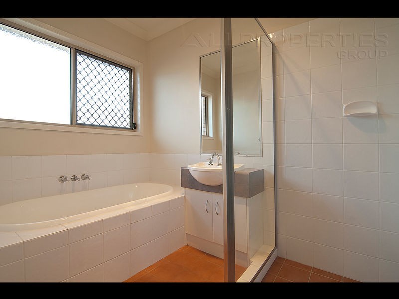 28 Daintree Dve, Parkinson QLD 4115