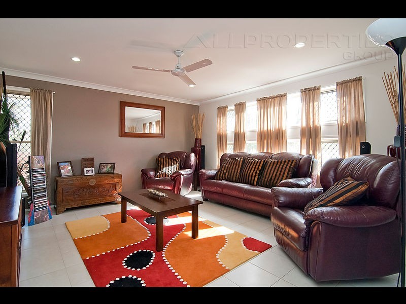 1 Flametree Cres, Berrinba QLD 4117