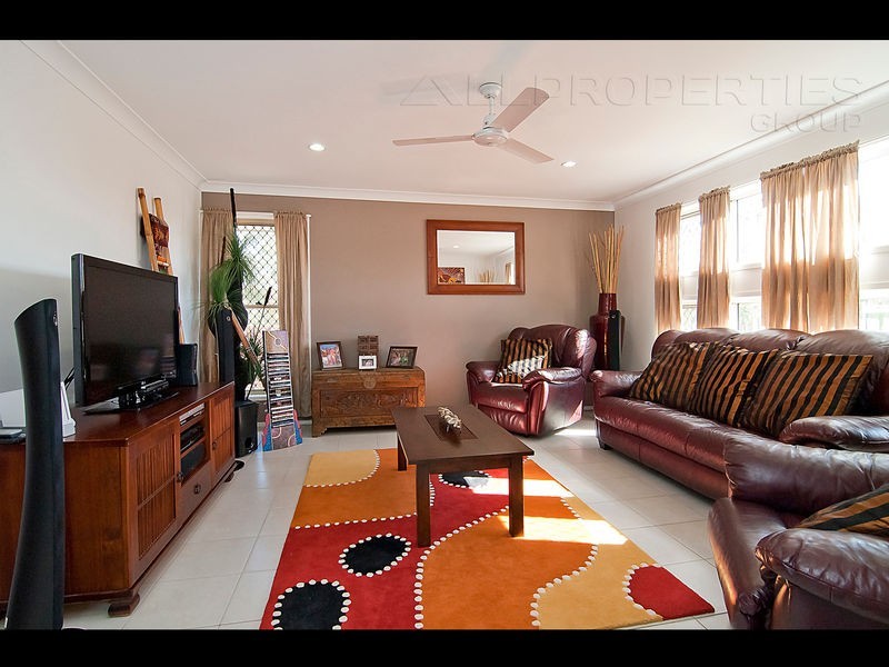 1 Flametree Cres, Berrinba QLD 4117